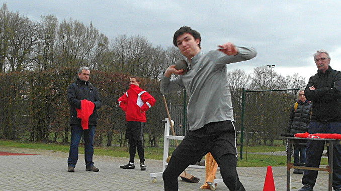 Eddie im Kugelstoß Eddie im Kugelstoß